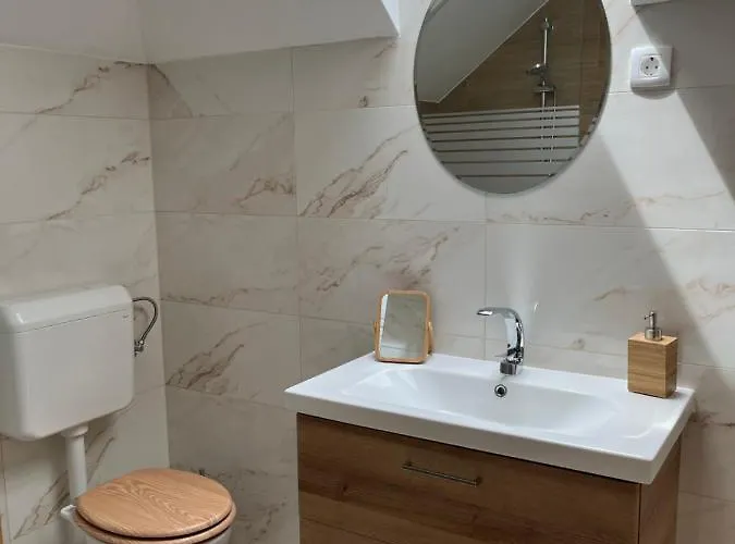 아파트 Apartma Kemper 보베츠